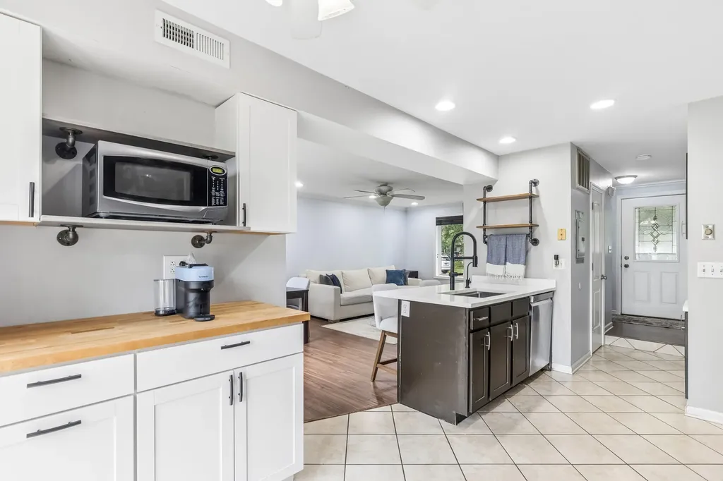 2352 Blue Spruce Lane Aurora IL 60502