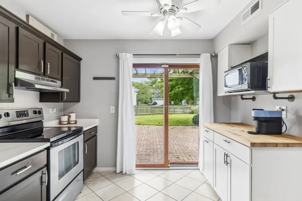 2352 Blue Spruce Lane Aurora IL 60502