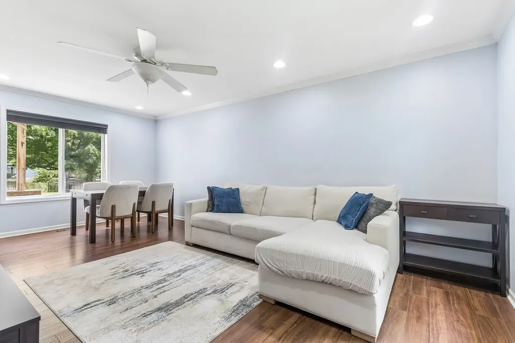 2352 Blue Spruce Lane Aurora IL 60502