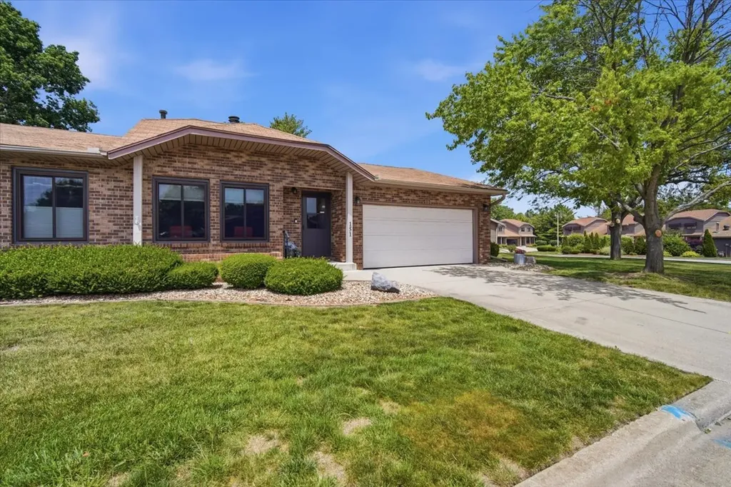 151 Manor Circle Bloomington IL 61701