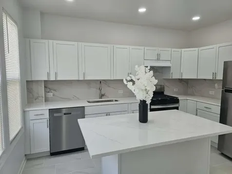 523 South Mcalister Avenue Waukegan IL 60085