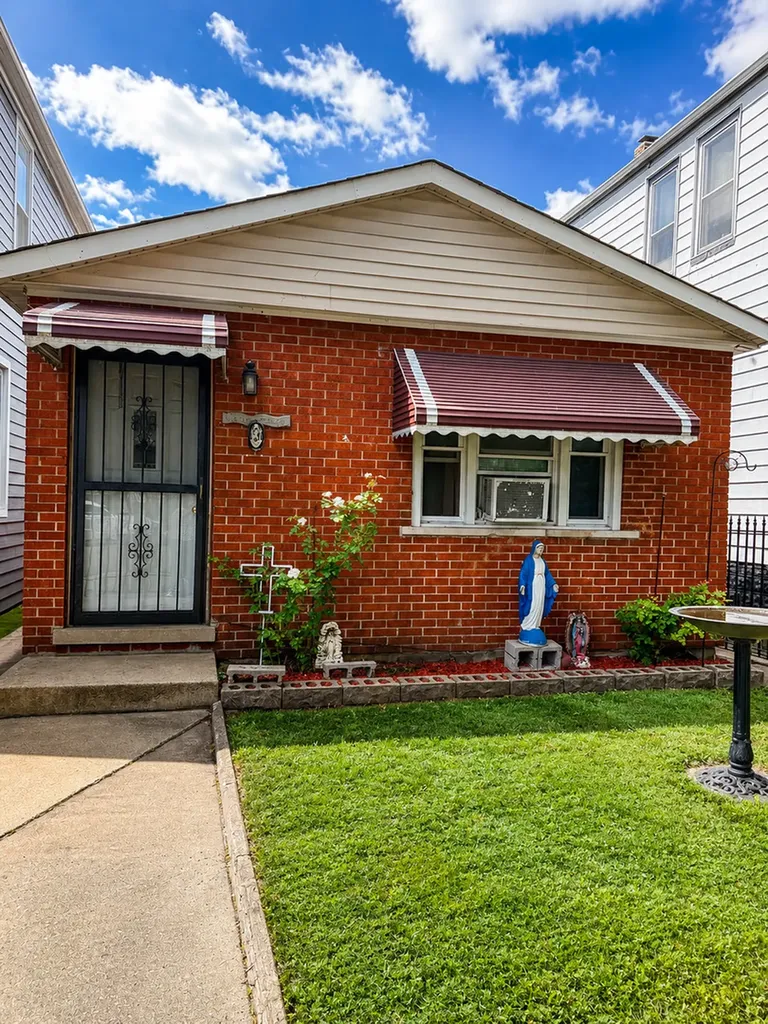 8620 South Baltimore Avenue Chicago IL 60617