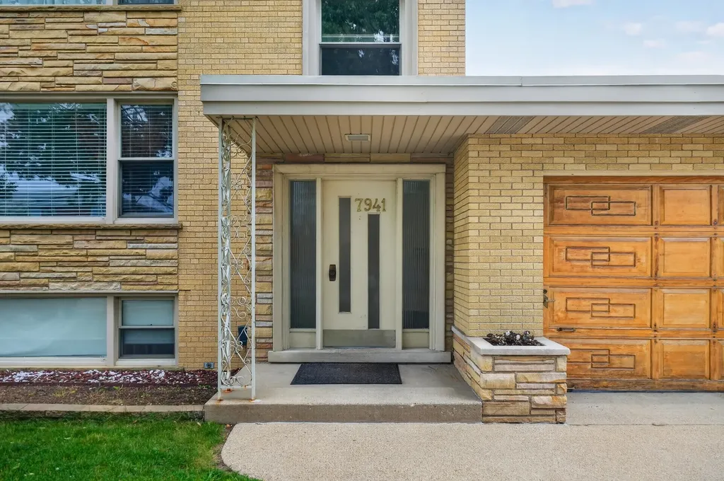 7941 Karlov Avenue Skokie IL 60076