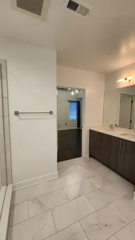 4428 North Sheridan Road Chicago IL 60640