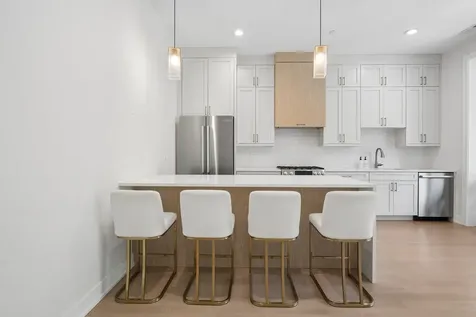 4939 North Damen Avenue Chicago IL 60625