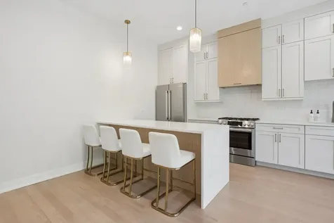 4939 North Damen Avenue Chicago IL 60625