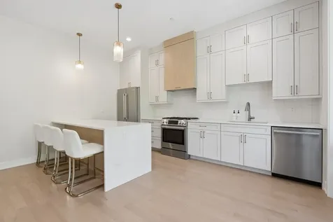 4939 North Damen Avenue Chicago IL 60625