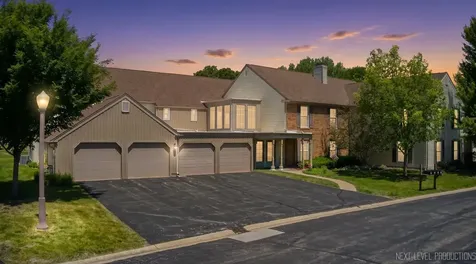 117 Dunham Place Common St. Charles IL 60174