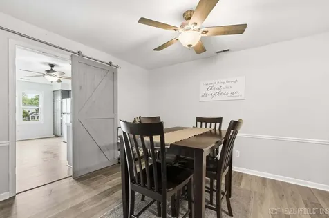 117 Dunham Place Common St. Charles IL 60174