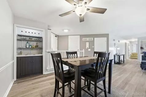 117 Dunham Place Common St. Charles IL 60174