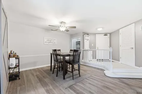 117 Dunham Place Common St. Charles IL 60174