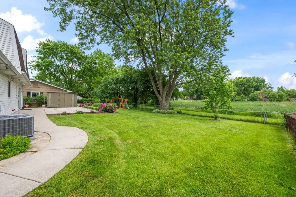 1925 Cloverdale Court Schaumburg IL 60194