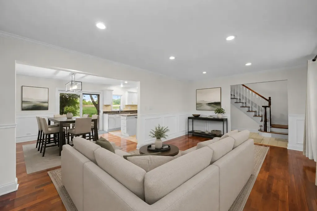 1925 Cloverdale Court Schaumburg IL 60194