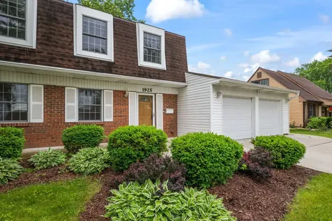 1925 Cloverdale Court Schaumburg IL 60194