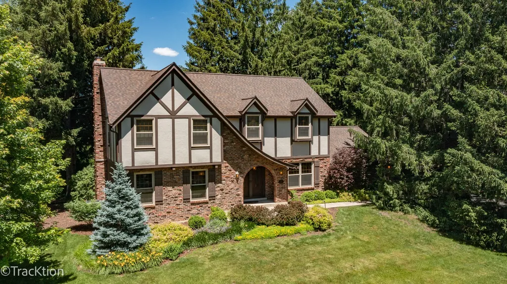 22W166 Mccarron Road Glen Ellyn IL 60137