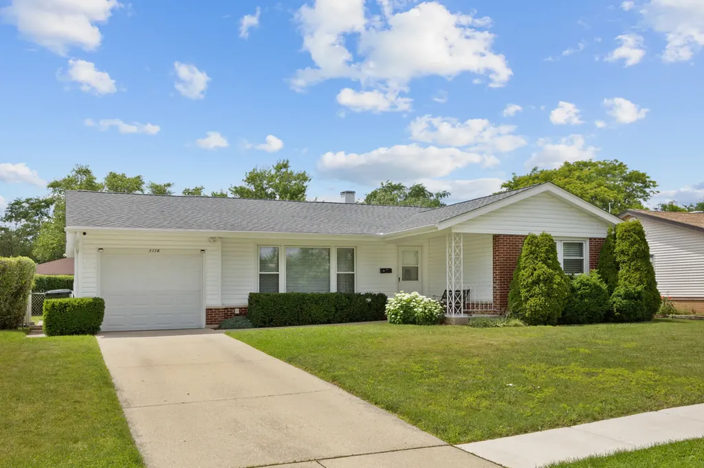 1116 Maple Lane Elk Grove Village IL 60007