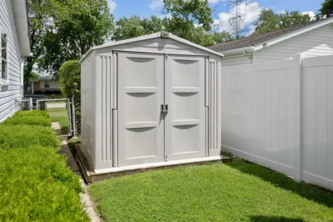 1116 Maple Lane Elk Grove Village IL 60007