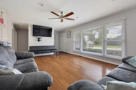 1116 Maple Lane Elk Grove Village IL 60007
