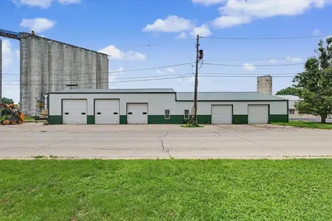 809 North Main Street Farmer City IL 61842