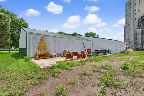 809 North Main Street Farmer City IL 61842