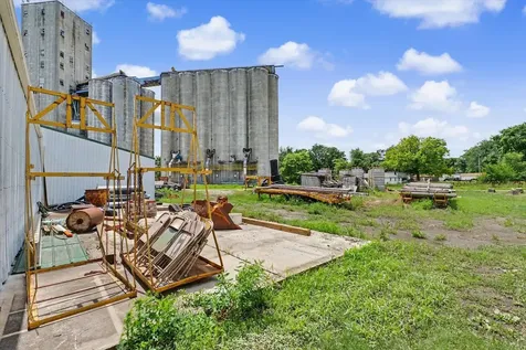 809 North Main Street Farmer City IL 61842