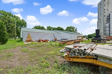 809 North Main Street Farmer City IL 61842