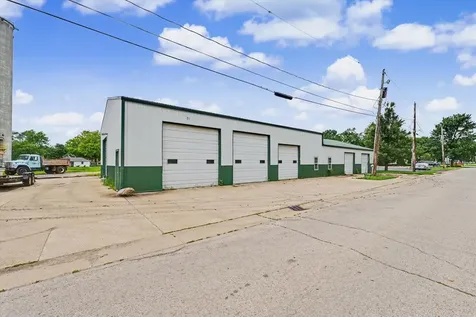809 North Main Street Farmer City IL 61842
