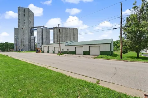 809 North Main Street Farmer City IL 61842