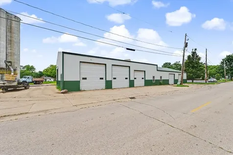 809 North Main Street Farmer City IL 61842