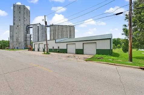 809 North Main Street Farmer City IL 61842
