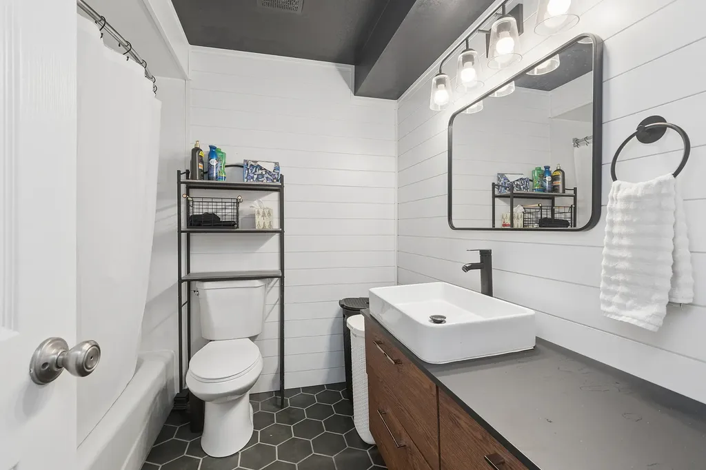3943 West 104th Street Chicago IL 60655