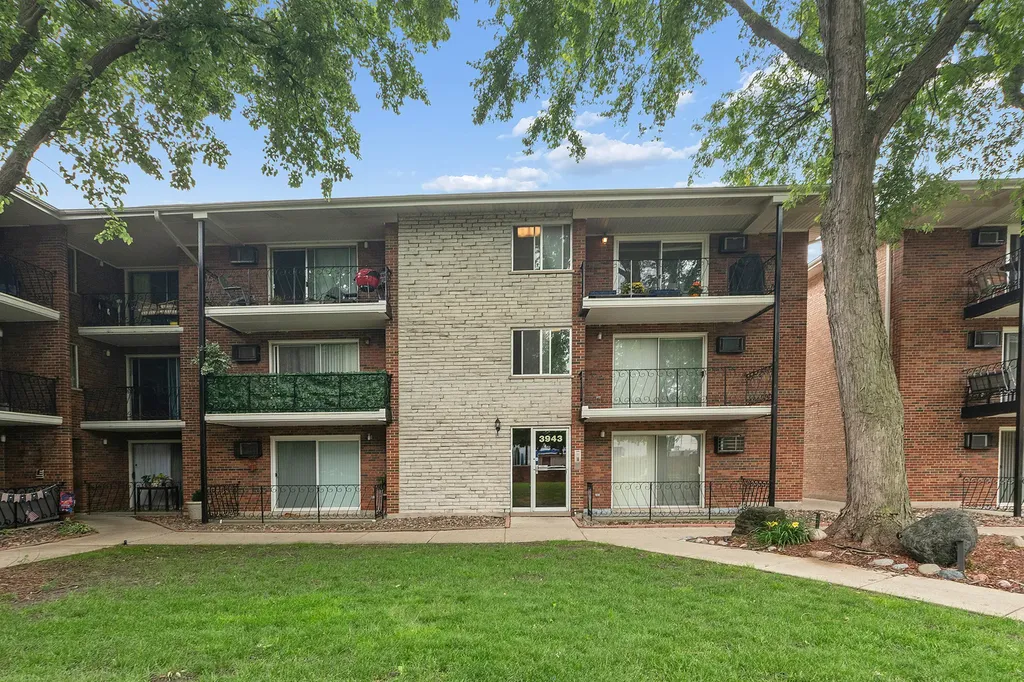 3943 West 104th Street Chicago IL 60655
