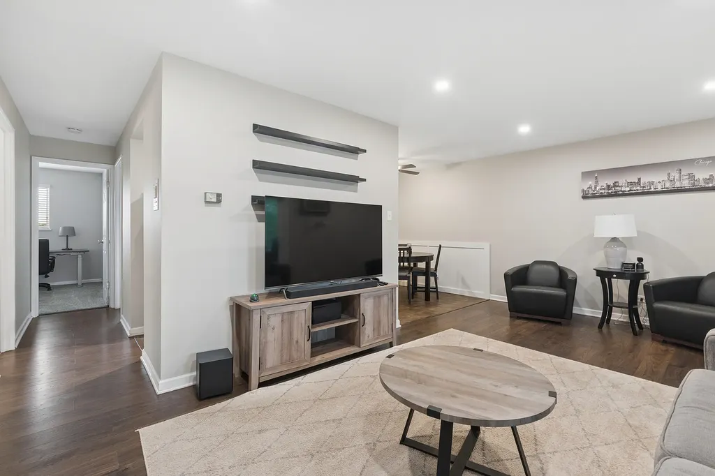 3943 West 104th Street Chicago IL 60655
