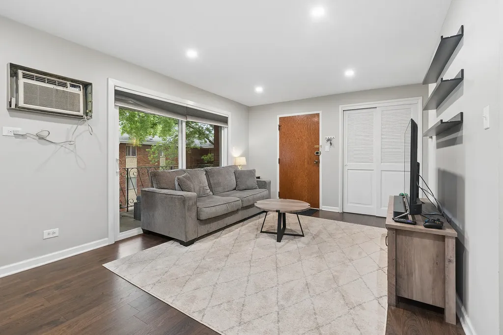 3943 West 104th Street Chicago IL 60655