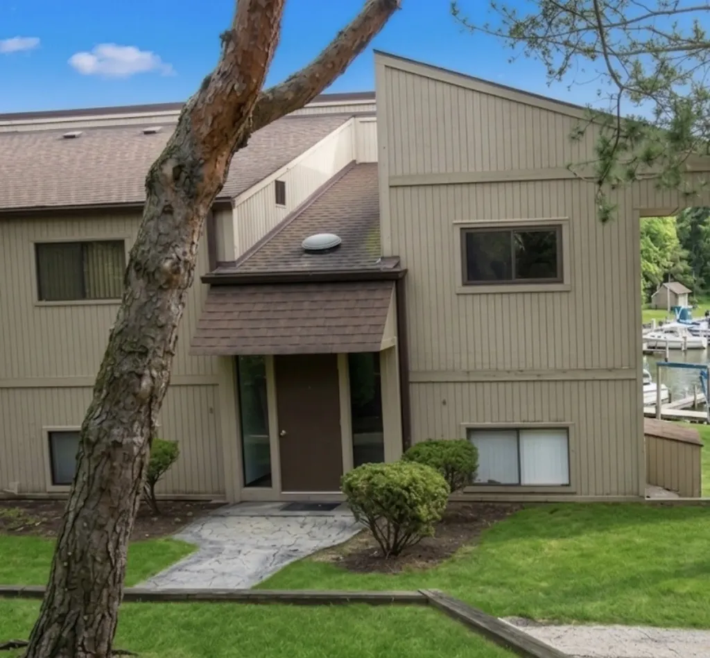 50 Oak Hill Colony Fox Lake IL 60020