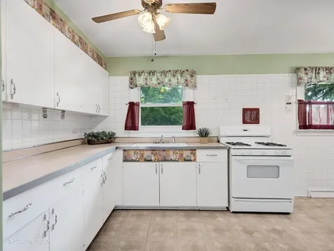 526 67TH Place Willowbrook IL 60527