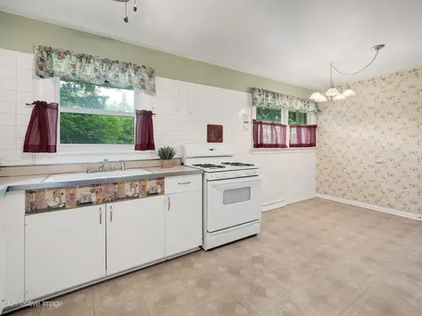 526 67TH Place Willowbrook IL 60527