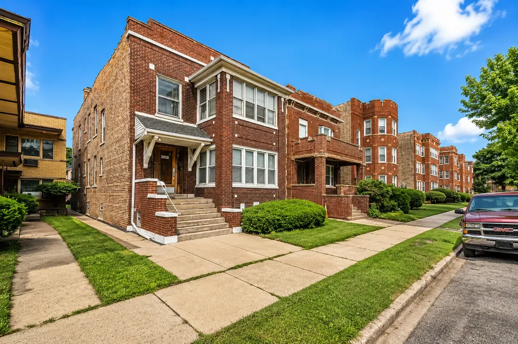 11221 South King Drive Chicago IL 60628