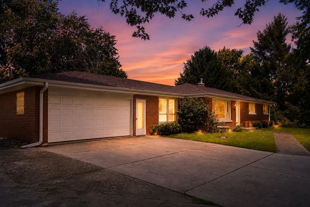 41 East Larkspur Lane Bristol IL 60512