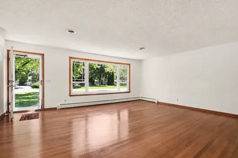 41 East Larkspur Lane Bristol IL 60512