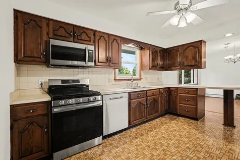 41 East Larkspur Lane Bristol IL 60512