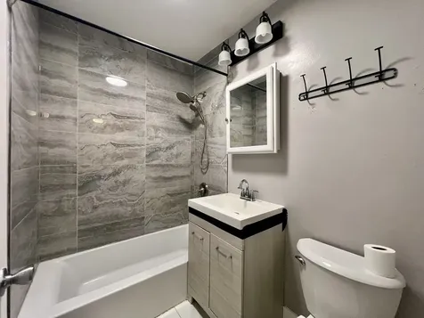 1414 West Chase Avenue Chicago IL 60626