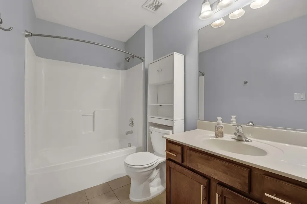 1038 Swift Road Glen Ellyn IL 60137