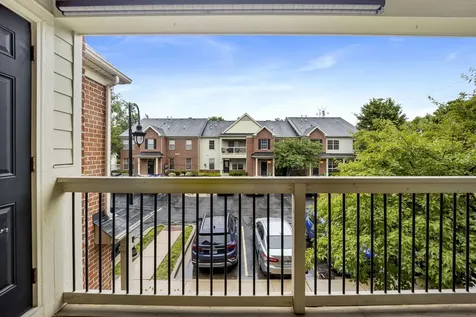 1038 Swift Road Glen Ellyn IL 60137