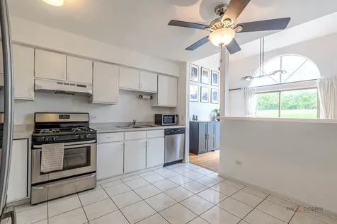 951 Ridgefield Lane Wheeling IL 60090
