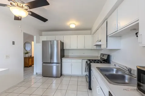 951 Ridgefield Lane Wheeling IL 60090