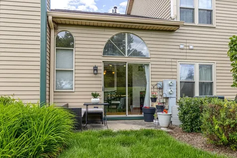 951 Ridgefield Lane Wheeling IL 60090