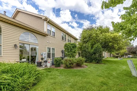 951 Ridgefield Lane Wheeling IL 60090
