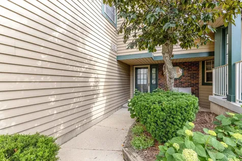 951 Ridgefield Lane Wheeling IL 60090