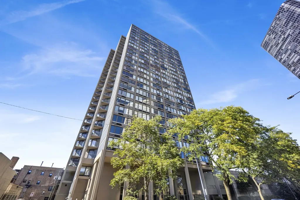 5320 North Sheridan Road Chicago IL 60640